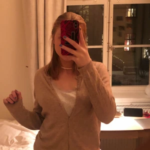 Kashmir mix kofta - Super snygg brun beige Kashmir mix kofta❣️Pris kan diskuteras. Kontakta mig privat för frågor,bilder osv💗