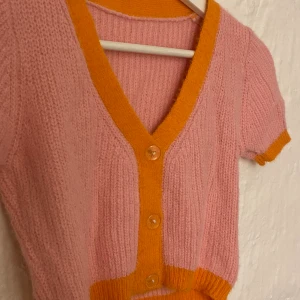 Kroppad kofta - Gullig kroppad kofta som aldrig kommit till användning🌸🌷