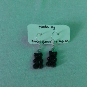 Svarta örhängen! - Fina till de som älskar svart!