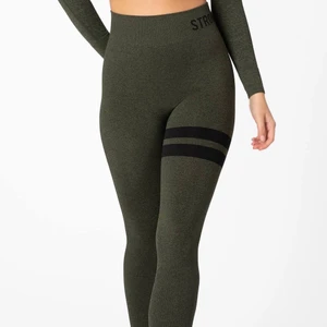 Tränings tights  - Träningstights från Stronger, använda ett fåtal gånger och är i mycket bra skick. Modellen normad siam green. Frakt 50kr