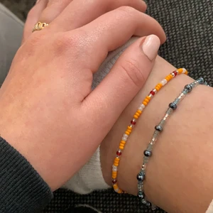 Fotlänkar - Säljer fotlänkar i olika färger. Om någon viss design önskas är det bara att skriva färger, design och mått på ankeln så löser vi en perfekt fotlänk till dig.