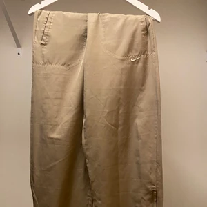 Nike byxor - Ett par byxor med ett extremt snygg och skönt material.