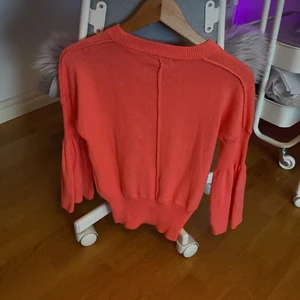 Rosa tröja  - Rosa tröja med linjer