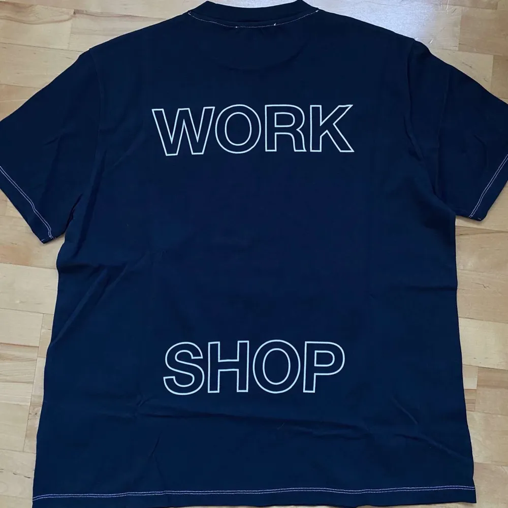 Our legacy workshop t-shirt i storlek 48. Aldrig använd, köparen står för frakt 💚. T-shirts.
