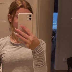 Går tröja st S - Sitter efter kropps form, Väldigt töj bar💗