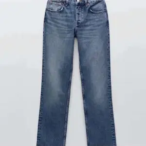 Hej! Säljer mina fina populära jeans från zara. Jag säljer dom för att dom inte riktigt sitter som jag vill 💙 köpare står för frakt 