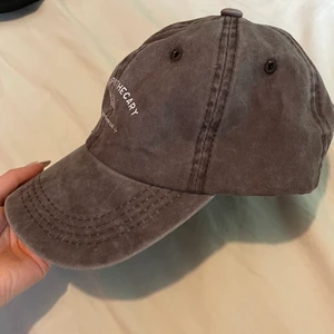 Brun keps  - 🦋🦋 har lagt ut massa nytt så in & kolla🌸🌸 rabatt vid köp av flera plagg eller accesoarer ✅✅