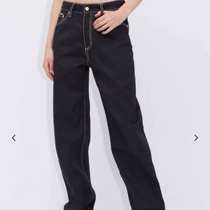 Eytys Benz Jeans - Cali Black  - Byxor från eytys i modellen Benz.  Dessa har blivit lite uppsydda för att passa mig som är 162. Skulle säga att byxorna passar bäst på någon som är runt min längd eller kortare. Utmärkt skick! 