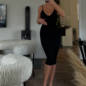 Stickad klänning - Svart stickad klänning, helt ny💞 är 172 cm lång