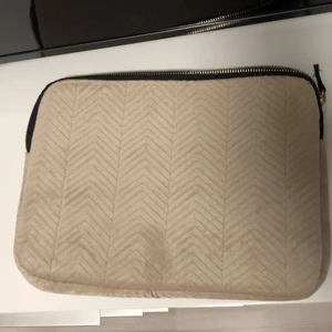 Dator fodral  - Beige typ fodral för dom dator: min chroomebook får plats.