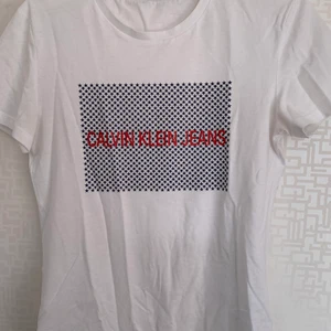 Calvin Klein  - Knappast använd. Funkar även för Small