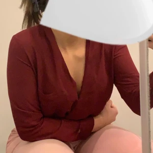 Skjorta/Blus - Säljer denna snygga skjortan. Den är helt ny och aldrig använd. Säljer då jag känner att jag behöver bli av med kläder. Köpt för 359kr och säljer för 250kr, pris kan diskuteras vid snabb affär. Dm för fler bilder!💗