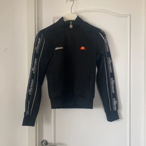 Ellesse kofta  - Super ball kofta från ellesse som kan hålla värmen 