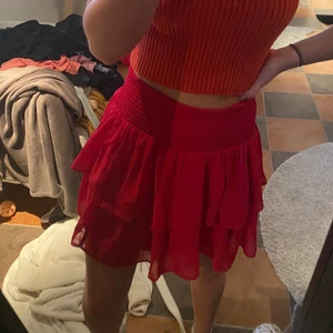 Volangkjol - Skitfin röd volangkjol❤️