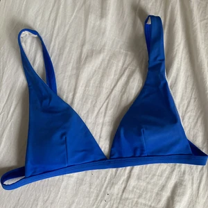 Blå bikiniöverdel - Superfin bikiniöverdel. Mörkblå. 