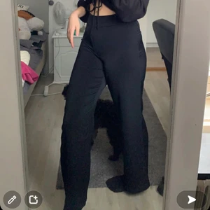 Kostymbyxor bikbok  - Säljer pga blivit förstora, använda några få gånger.