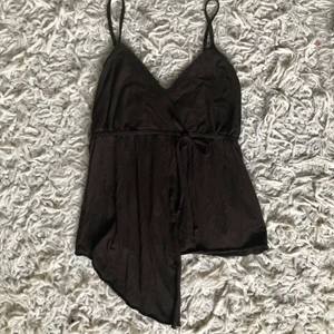 Linne - Superfin y2k topp, bra skick och så. Fin passform, skriv om du har några frågor💕