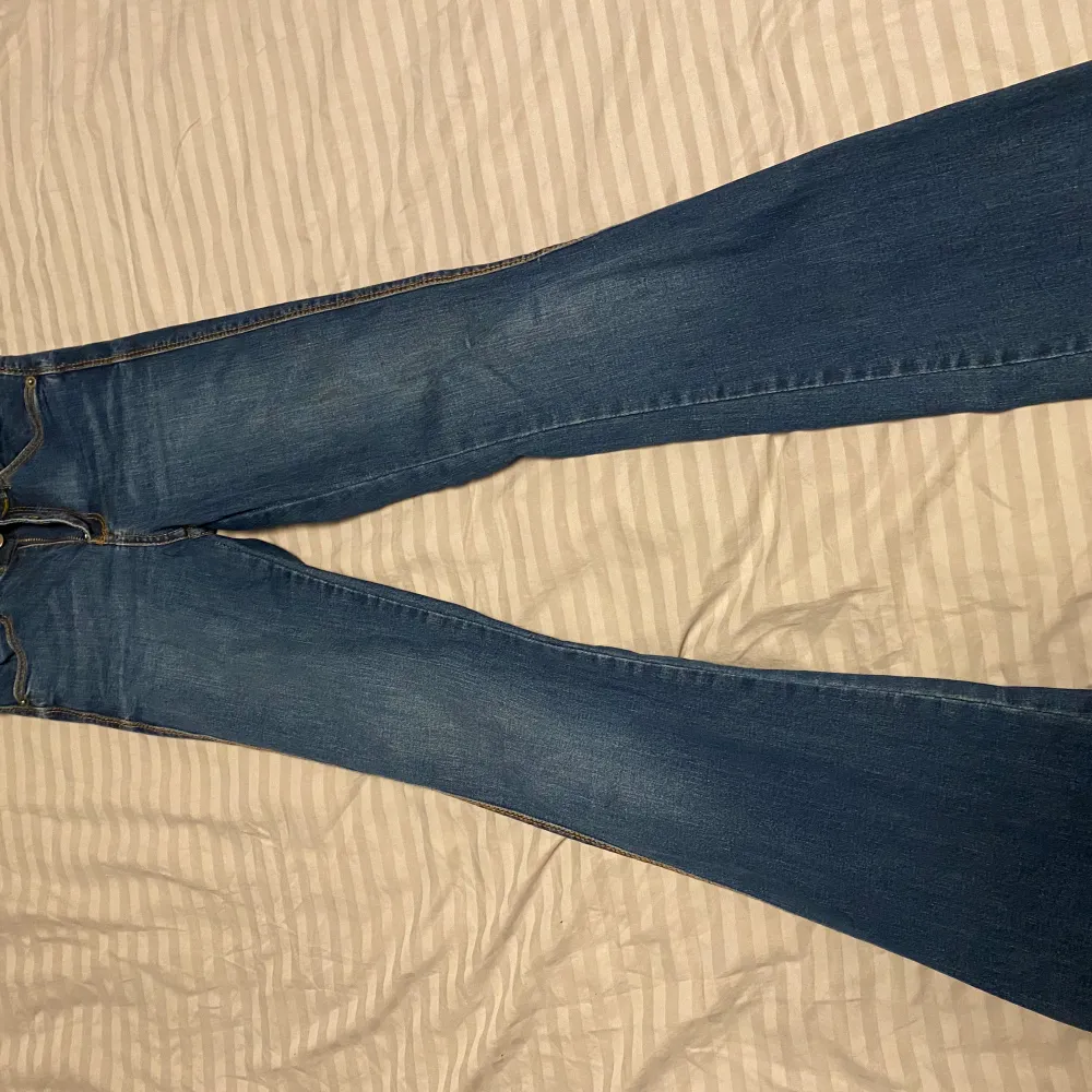 Blåa bootcut jeans från Dr.Denim, fint skick . Jeans & Byxor.