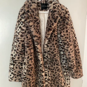 Fejkpäls jacka - Mjukaste härligaste ballaste söker ny ägare