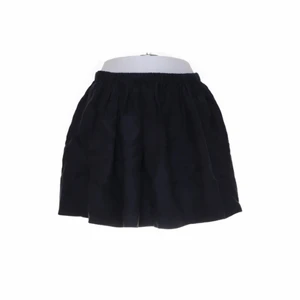 Maje kjol - Säljer även denna mörkblåa kjol ifrån maje som jag inte fått användning för, men är i jätte fint skick❤️