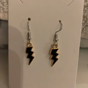 Blixt örhängen  - Fina örhängen💕inte använda 