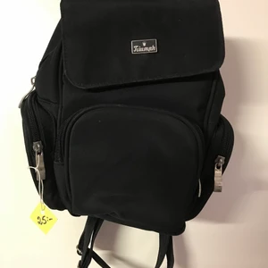 Liten ryggsäck  - Svart snygg ryggsäck 