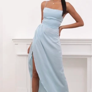 Balklänning  - Säljer min superfina balklänning som jag använt en gång förra året💗 Skriv för fler bilder💕