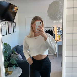 Användbar tröja forever 21 - Användbar croppad tröja från forever 21 i vitt ribbat tyg❤️‍🔥