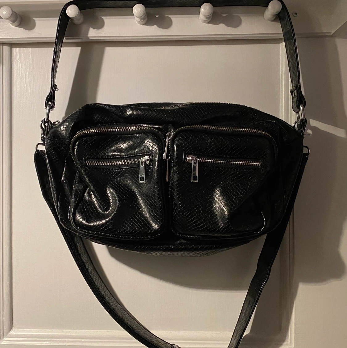 Axelremsväska med nitar - 90