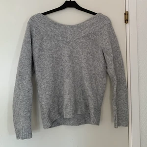 Off shoulder tröja - Stickad off shoulder tröja