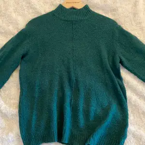 Jätte söt, grön, stickad tröja från Kappahl!💟