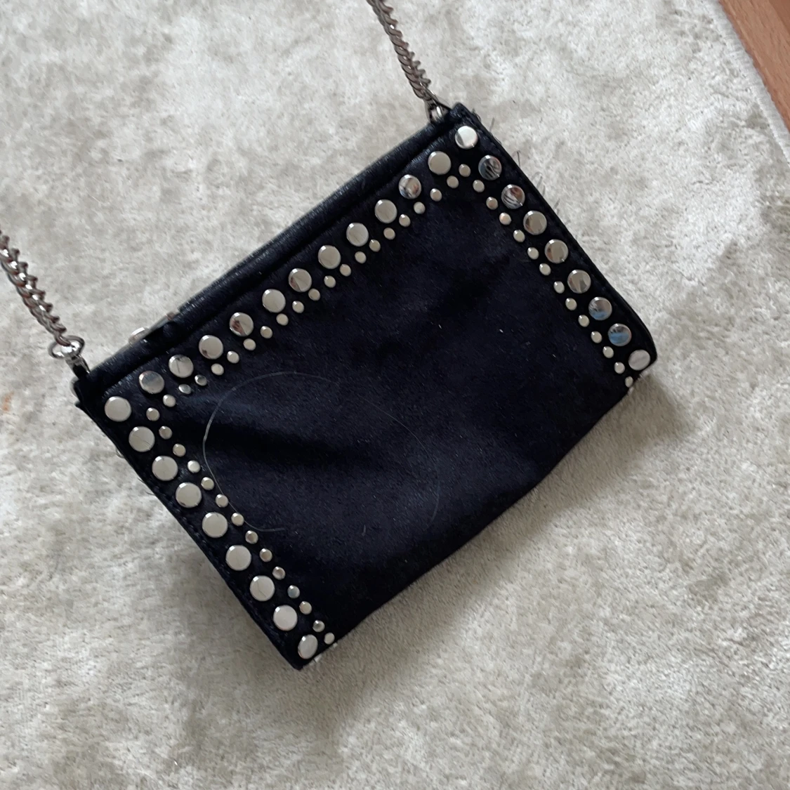 Zara väska med nitar - 91