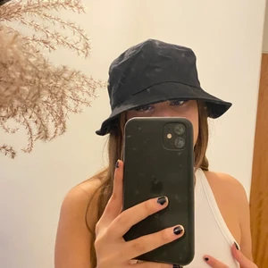 Svart bucket hat/ fiskehatt  - Svart fiske hatt one size