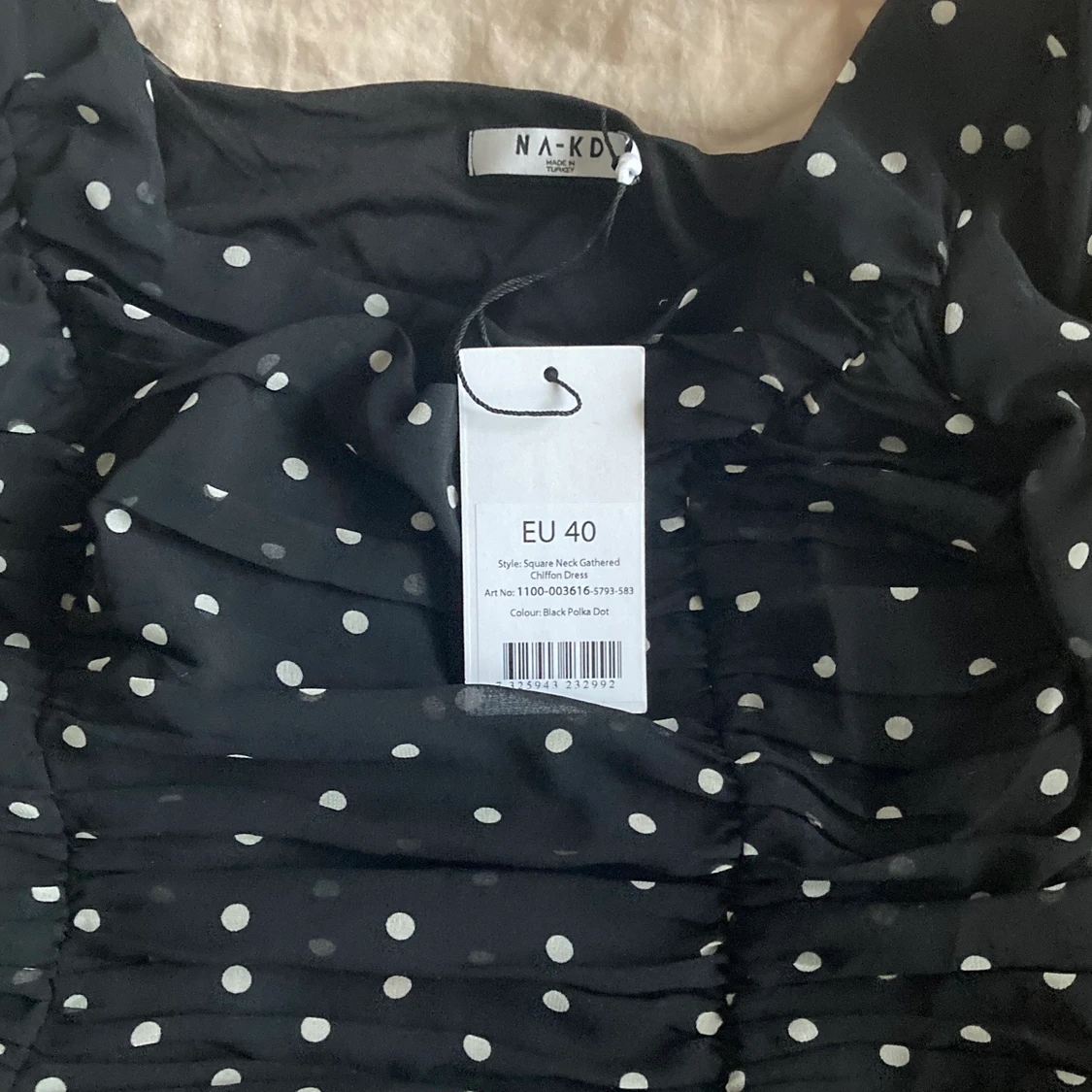 Prickig klänning - 91