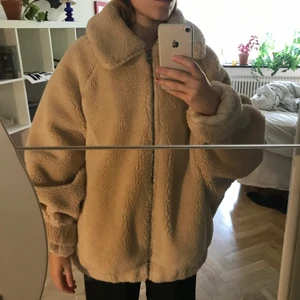 M - Säljer denna jättefina jacka då den är för stor för mig.