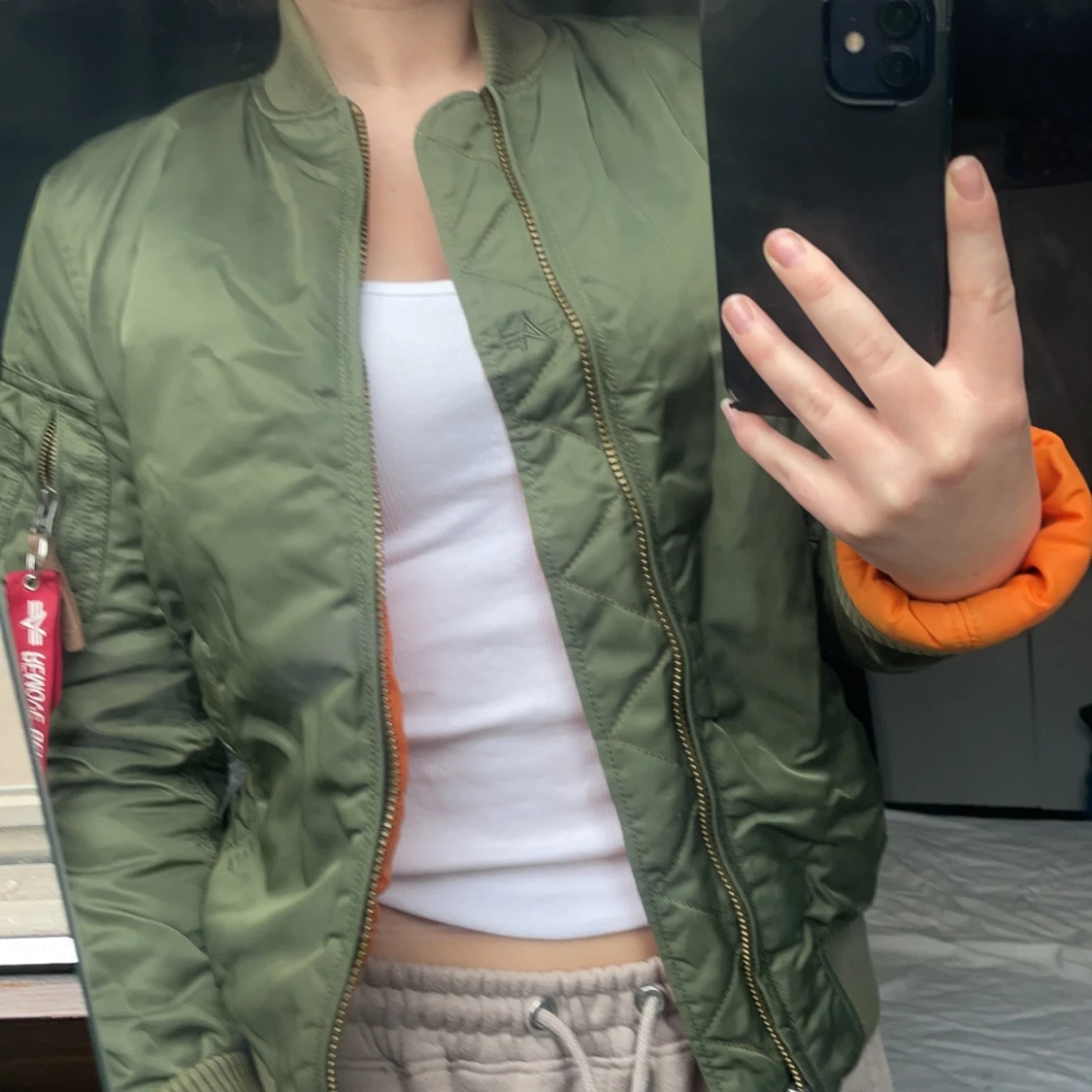 Grön bomberjacka från Alpha Industries