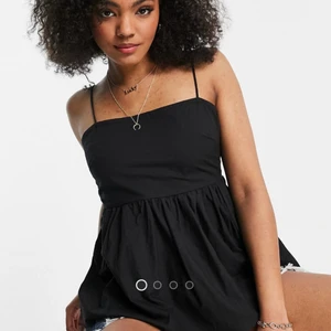 Asos topp - Gullig topp från asos som knappt är använd💕 köparen står för frakt