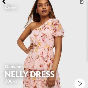 Nelly klänning  - Fin klänning oanvänd (gratis frakt)❤️