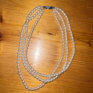 Tre i ett halsband  - Pärlhalsband