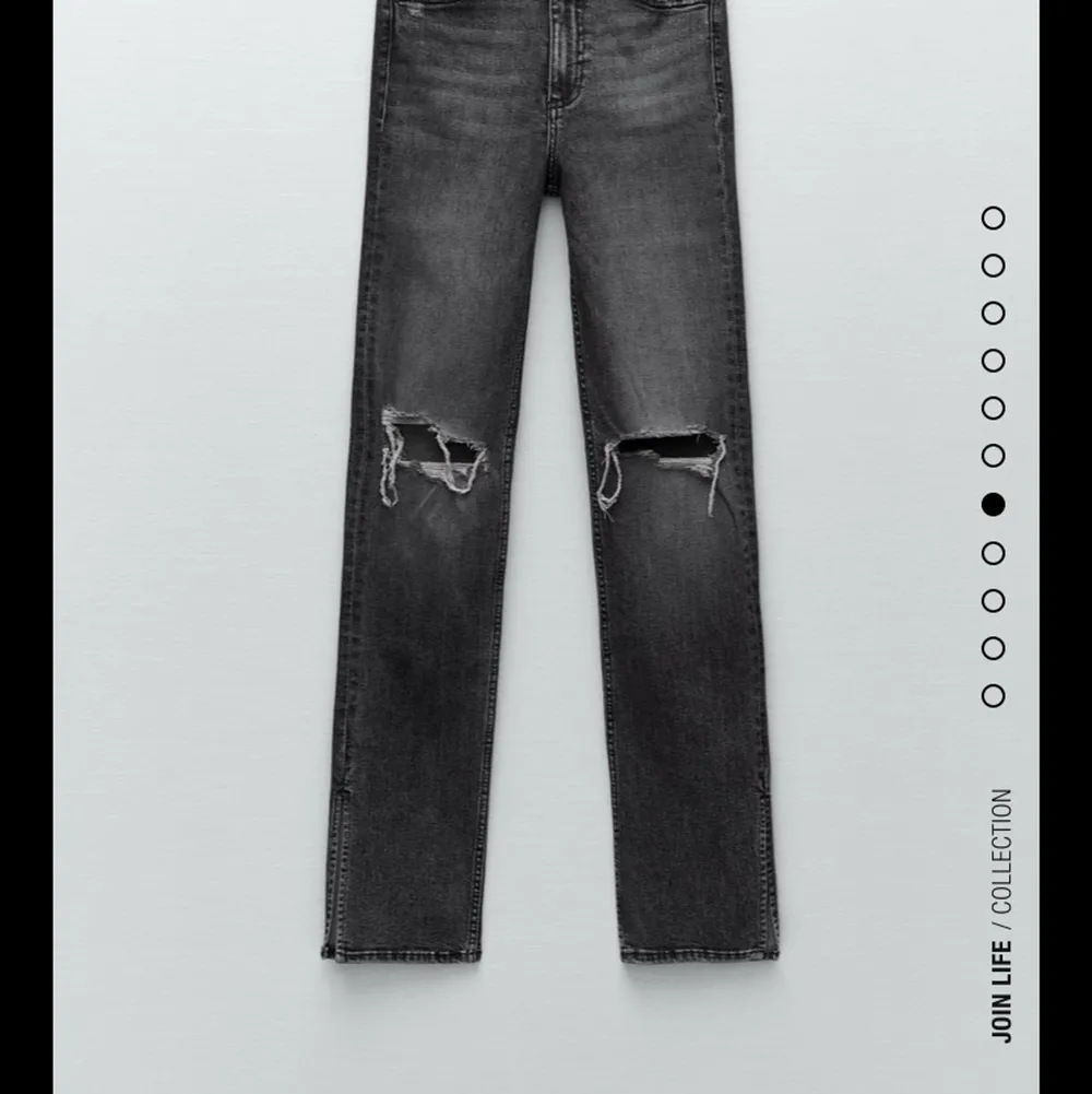 Super snygga grå Zara jeans. Säljer då jag bara inte änvänder de längre ❣️ Skriv privat för mer bilder . Jeans & Byxor.
