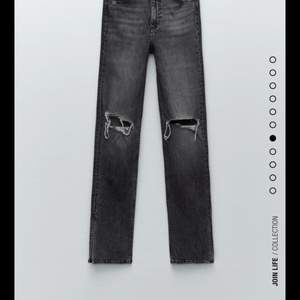 Super snygga grå Zara jeans. Säljer då jag bara inte änvänder de längre ❣️ Skriv privat för mer bilder 
