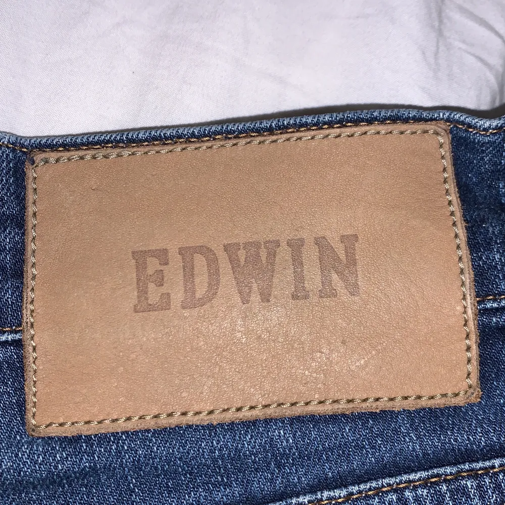 Blå Edwin (japanskt märke)jeansväst bra skick. Storlek 28x34. Nypris 1000 kr. Jeans & Byxor.