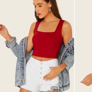 Rött linne❤️ - Rött linne från SHEIN❤️ Köpte för 59kr säljer för 20kr+frakt❤️ Stolek S, passar xs-s