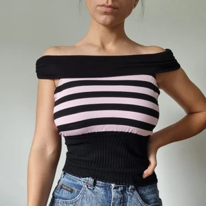 Retro off the shoulder top - Retro off the shoulder top från märket Collexion, nedre delen är ribbad för fin passform! Ingen storlek finns men passformen är som XS/S