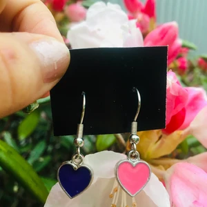 Säljer örhängen🦋💖 - (Örhängen handmade by me🦋)15 kr styck💖