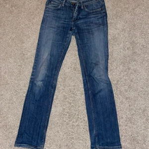 Acne - Säljer även dessa jätte fina acne byxor som är lite kortare men fortfarande lågmidjade🙌🏽 ungefär samma storlek 34💓SKRIV OM NI VILL HA MER NÄRBILDER PÅ BYXORNA🙌🏽💓🤩 650+ frakt