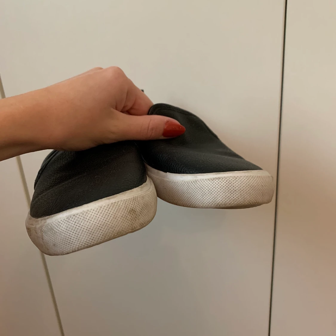 Svarta slip in skor - 91