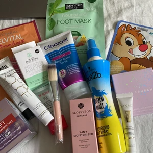 Hudvård - Säljer allt detta tillsammans för 90+ frakt de är lite olika krämer, masker och även annan hudvård och smink. Allt är helt oanvänt och oöppnat
