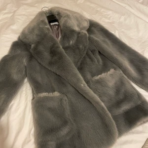 Fejk päls  - Fejk päls jacka, storlek S 