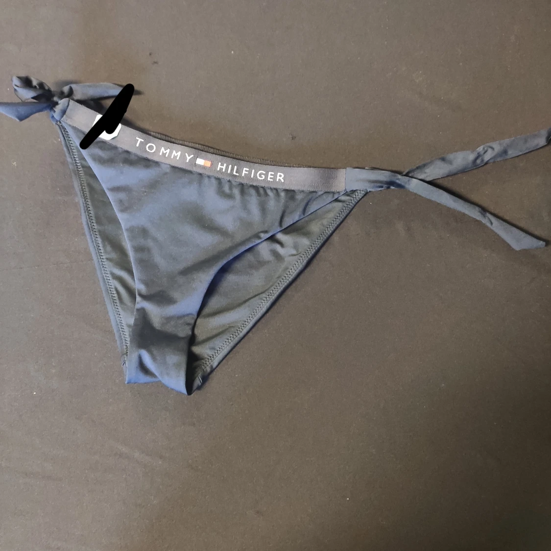 Tommy Hilfiger bikini trosor - 90